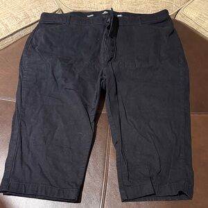 St. John's Bay Black Capri Pants